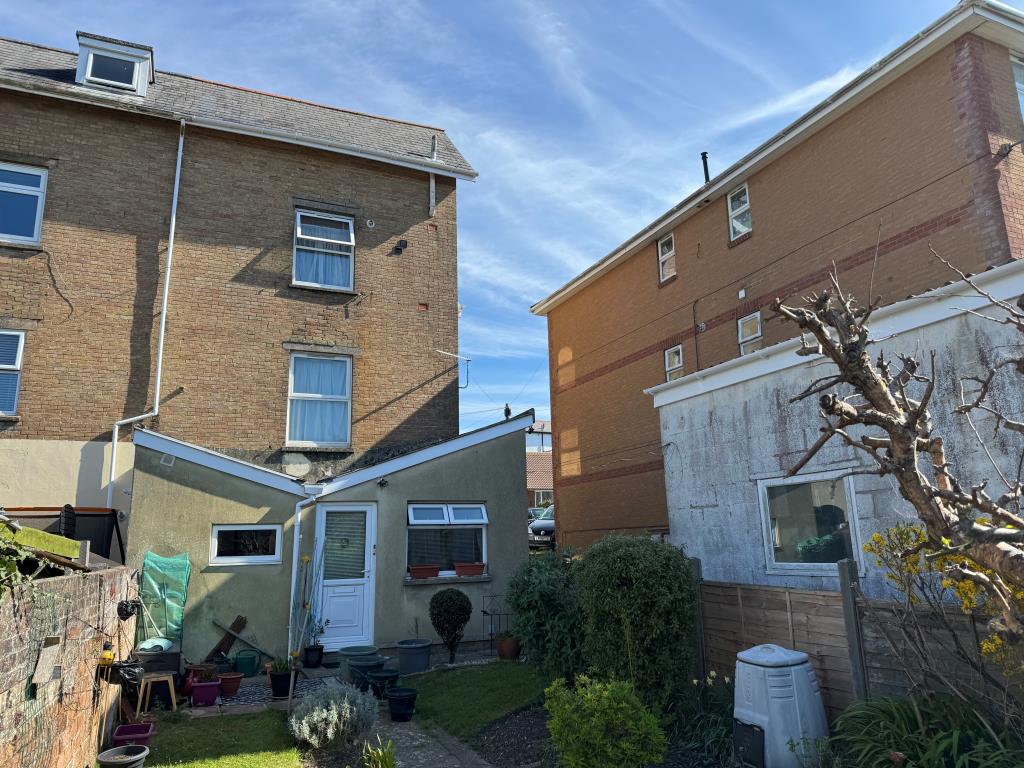 Lot: 23 - FREEHOLD BLOCK OF FIVE FLATS FOR INVESTMENT AND LARGE WORKSHOP/STORE WITH POTENTIAL - A Photograph Showing the Rear of the Block